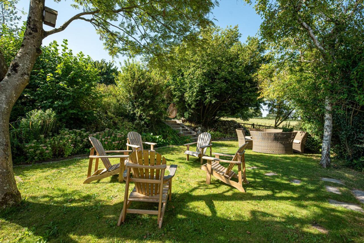 Wisteria View With Hottub & Cabin Sleeps 20 Чипенъм Екстериор снимка